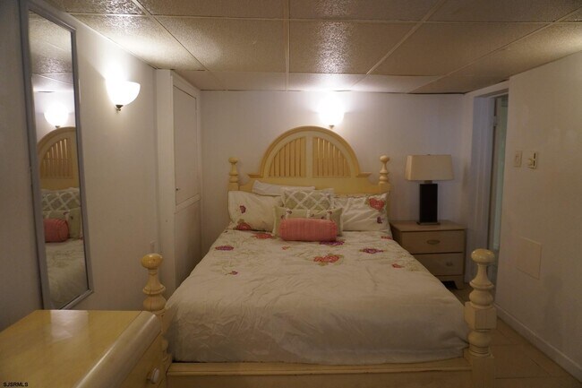 Building Photo - 4703 Ventnor Ave