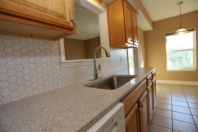 Kitchen - 3738 Riverbed Lane Southeast