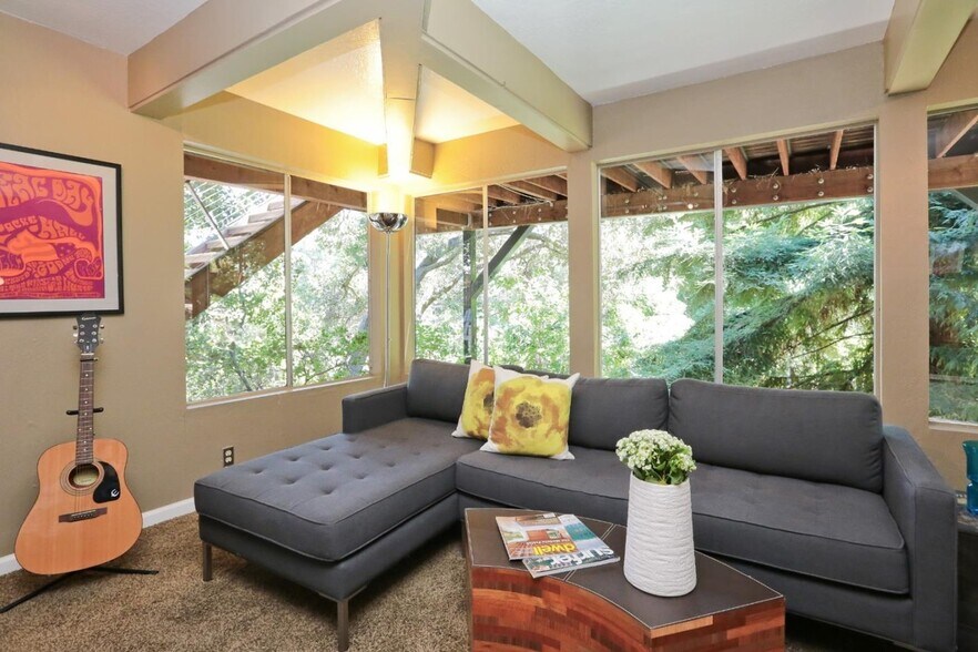 Building Photo - 3534 Oak Knoll Dr