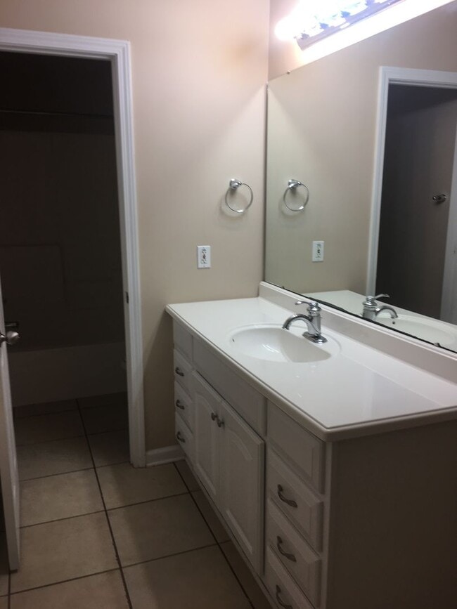 Building Photo - Fairfield Estates -