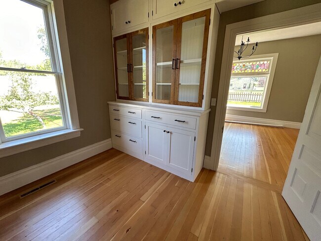 Building Photo - 90 S Main St