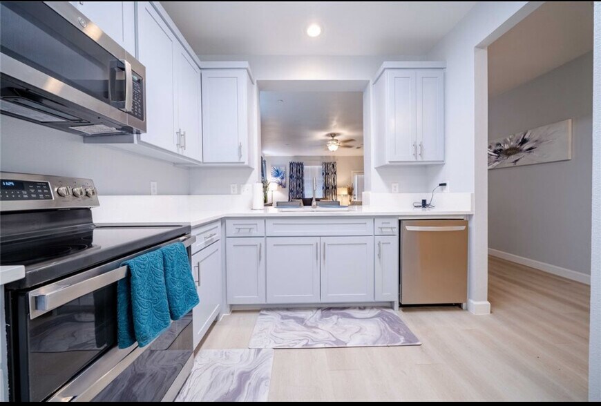 Building Photo - 2368 San Jacinto Dr