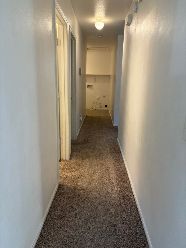 Building Photo - Charming 3/2 SFR Home