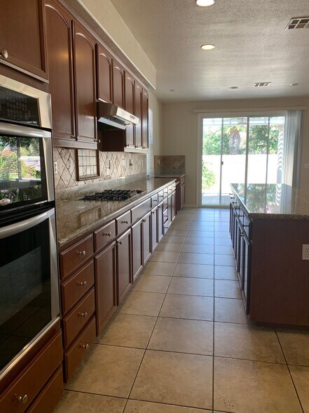 Building Photo - 1205 Imperial Lily Dr