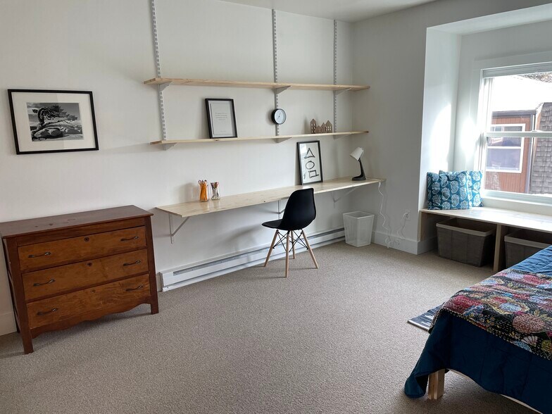 work space in second bedroom - 12 E Garfield St