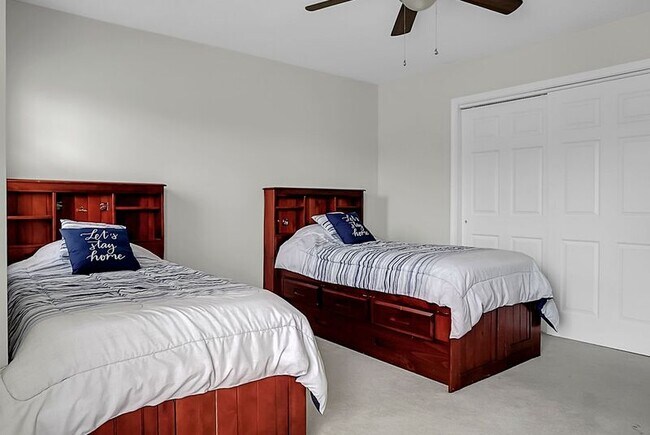 Building Photo - 334 Albrighton Way