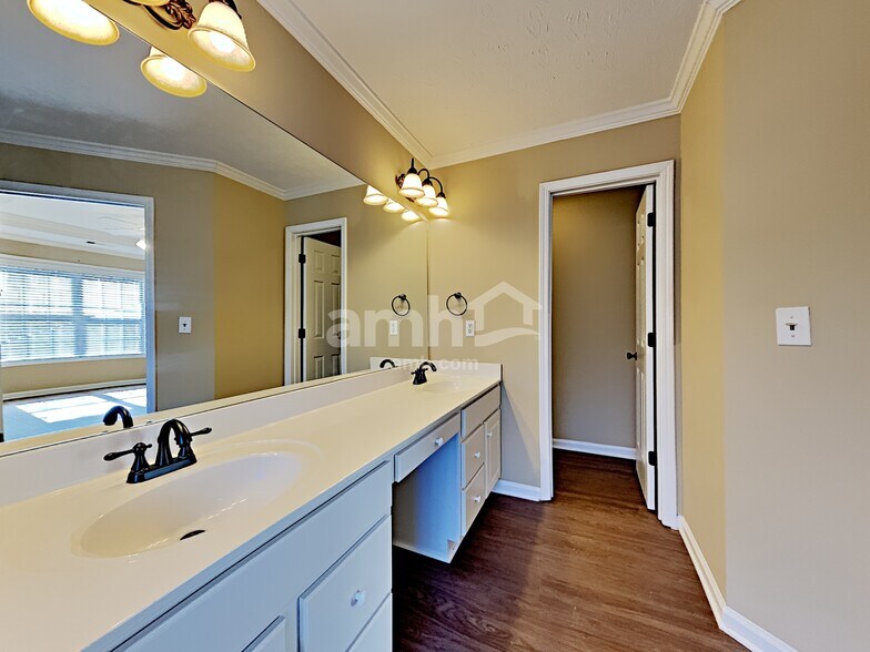 Building Photo - 2355 Kirkstone Dr