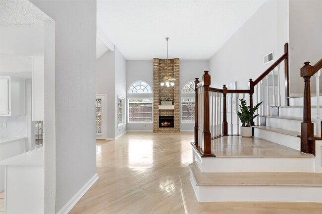 Building Photo - 12800 Briar Forest Dr