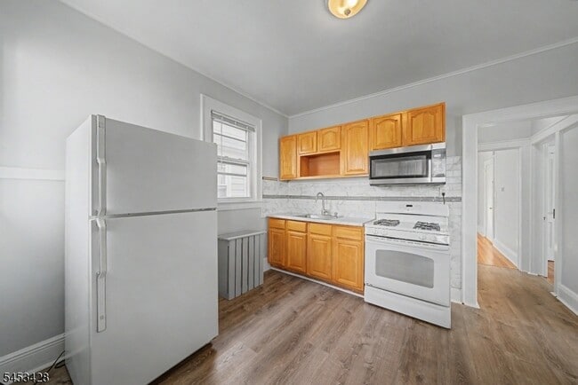 Building Photo - 1329 Alina St