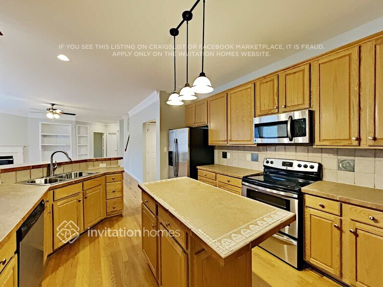 Building Photo - 11023 Sycamore Club Dr