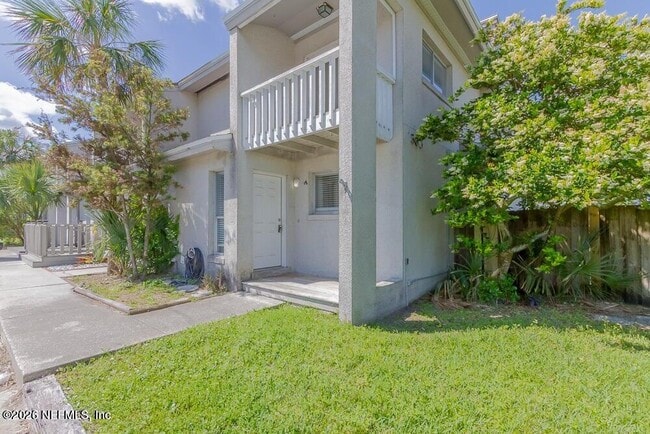 Building Photo - 360 14th Ave S