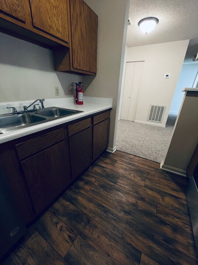 Building Photo - 105 Oriole Dr