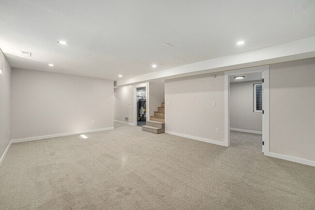 Building Photo - Spacious 6-Bed 3-Bath Home in Federal Heights/Denver