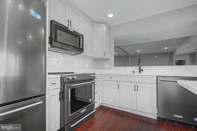 Building Photo - 768 Fairview Ave