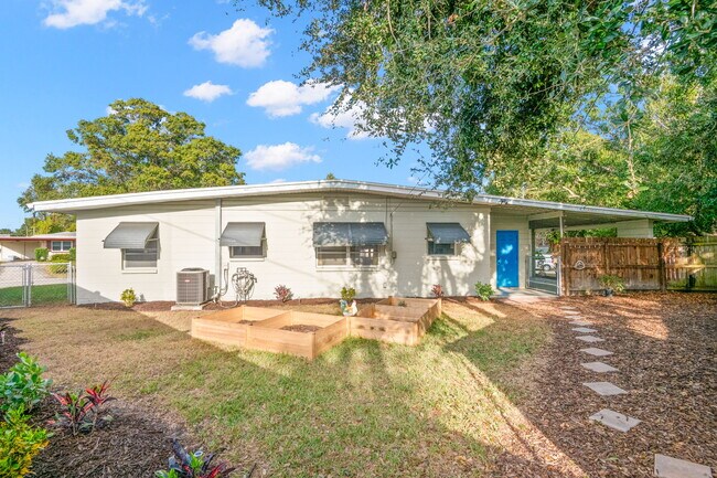 Building Photo - 5600 33rd Ave N