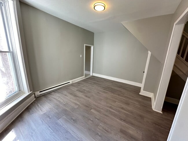 Building Photo - Discover the charm of this spacious 3-bedr...