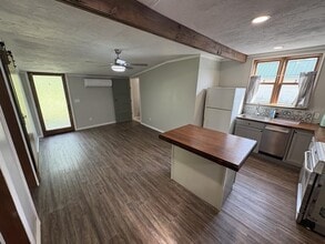 Building Photo - 515 S Washington St