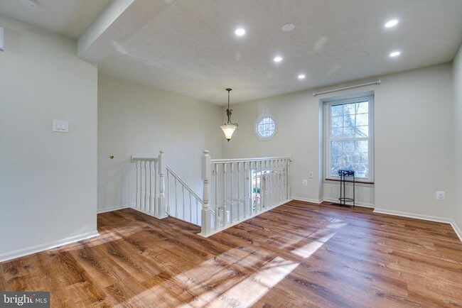 Building Photo - 1589 Woodcrest Dr