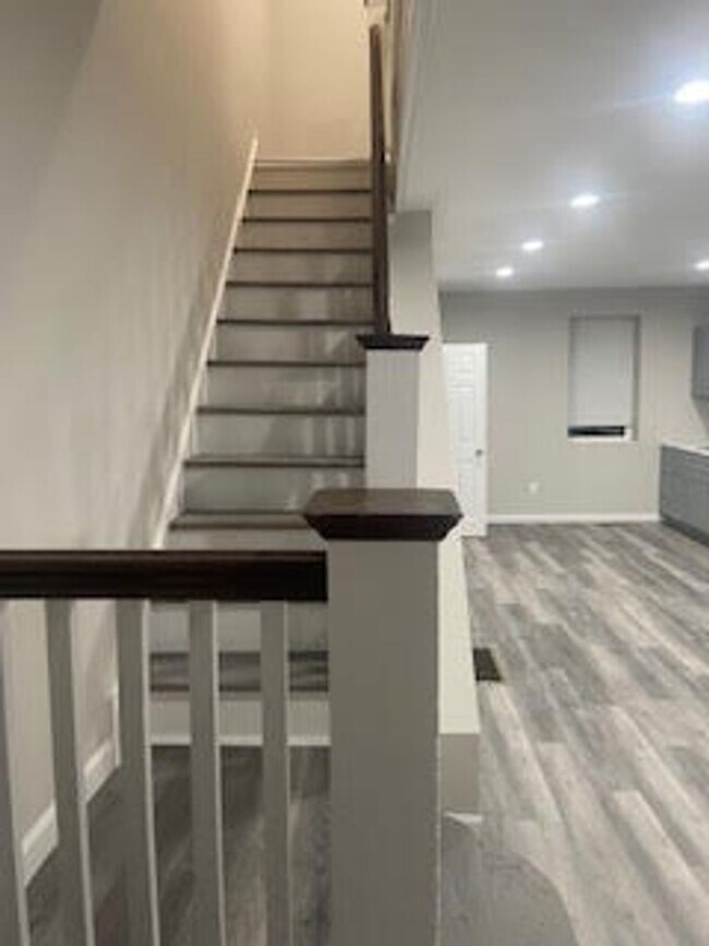 Building Photo - Gorgeous Front Porch Row - Ogontz