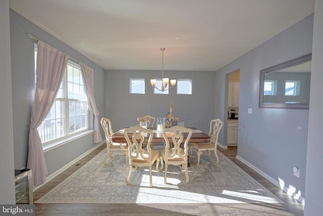 Building Photo - 65 Westmont Dr