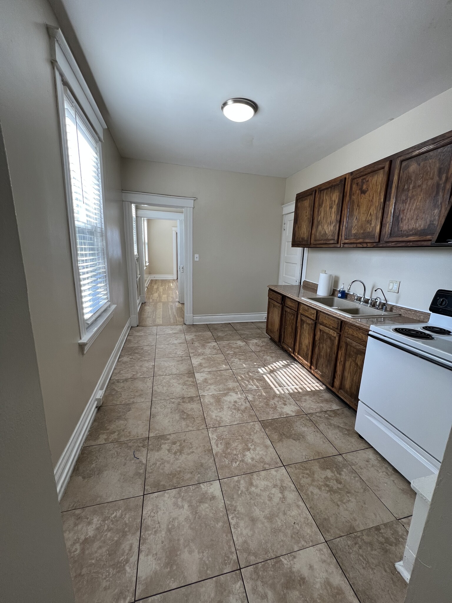 Kitchen - 5108 Silver St