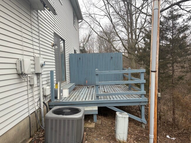 Building Photo - 5634 Robin Run