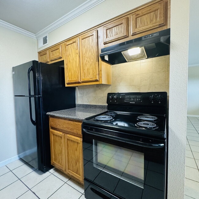 Building Photo - Spacious 2-Bedroom | 1 Bathroom Apartment at The Legacy in Nederland, TX!