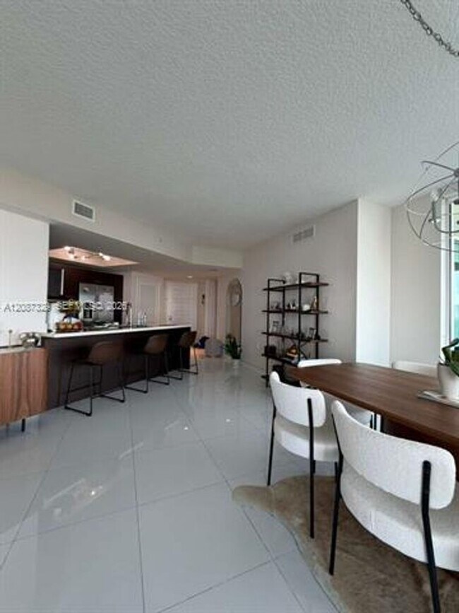 Building Photo - 200 Sunny Isles Blvd