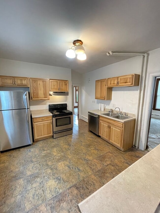 Primary Photo - AVAILABLE NOW! 4 Bedroom 1 Bath Home!