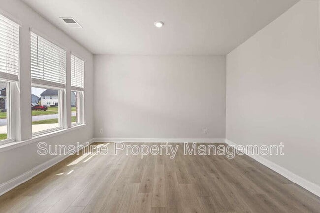 Building Photo - 113 Royal Black Heath
