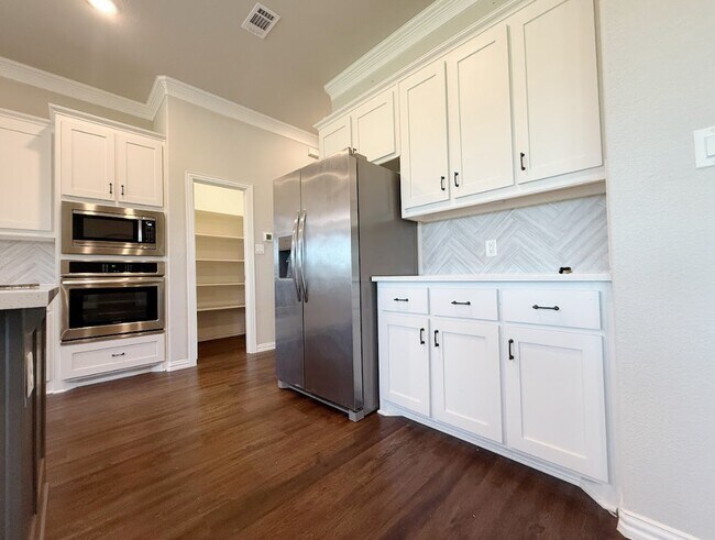 Building Photo - 104 Cottonwood Ct