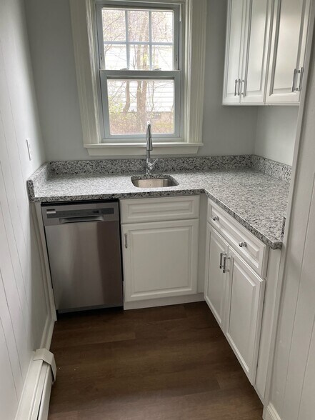 Building Photo - 224 Park Ave