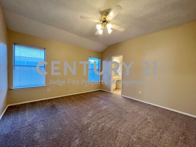 Building Photo - Charming Single-Story 3/2/2 in Crowley ISD For Rent!