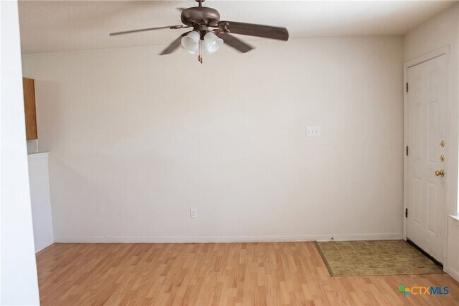 Building Photo - 413 Brittney Way