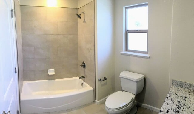 Building Photo - 3 Bedroom 2.5 Bath Family Home