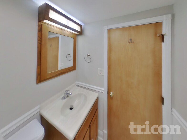 Building Photo - 1045 Brush Hill Ln