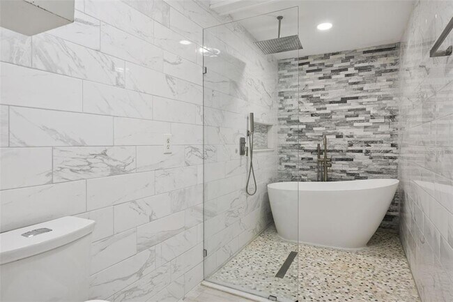 Building Photo - 7301 Spring Villas Cir