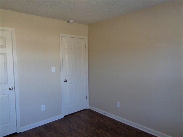 Building Photo - 840 James Ridge Dr