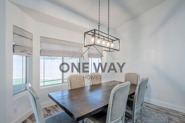 Building Photo - 760 N Swan Dr