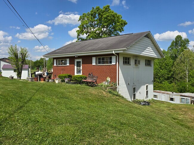 Building Photo - 7914 Hall Ridge Rd