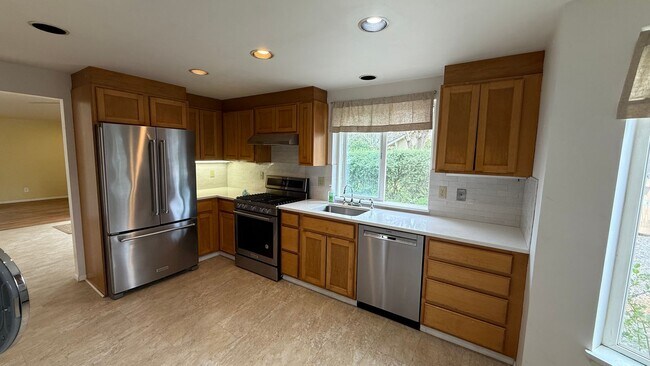 Building Photo - Charming 3-Bed 2bath Single-Level Home in ...