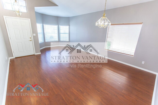 Building Photo - 1015 E Brentrup Dr