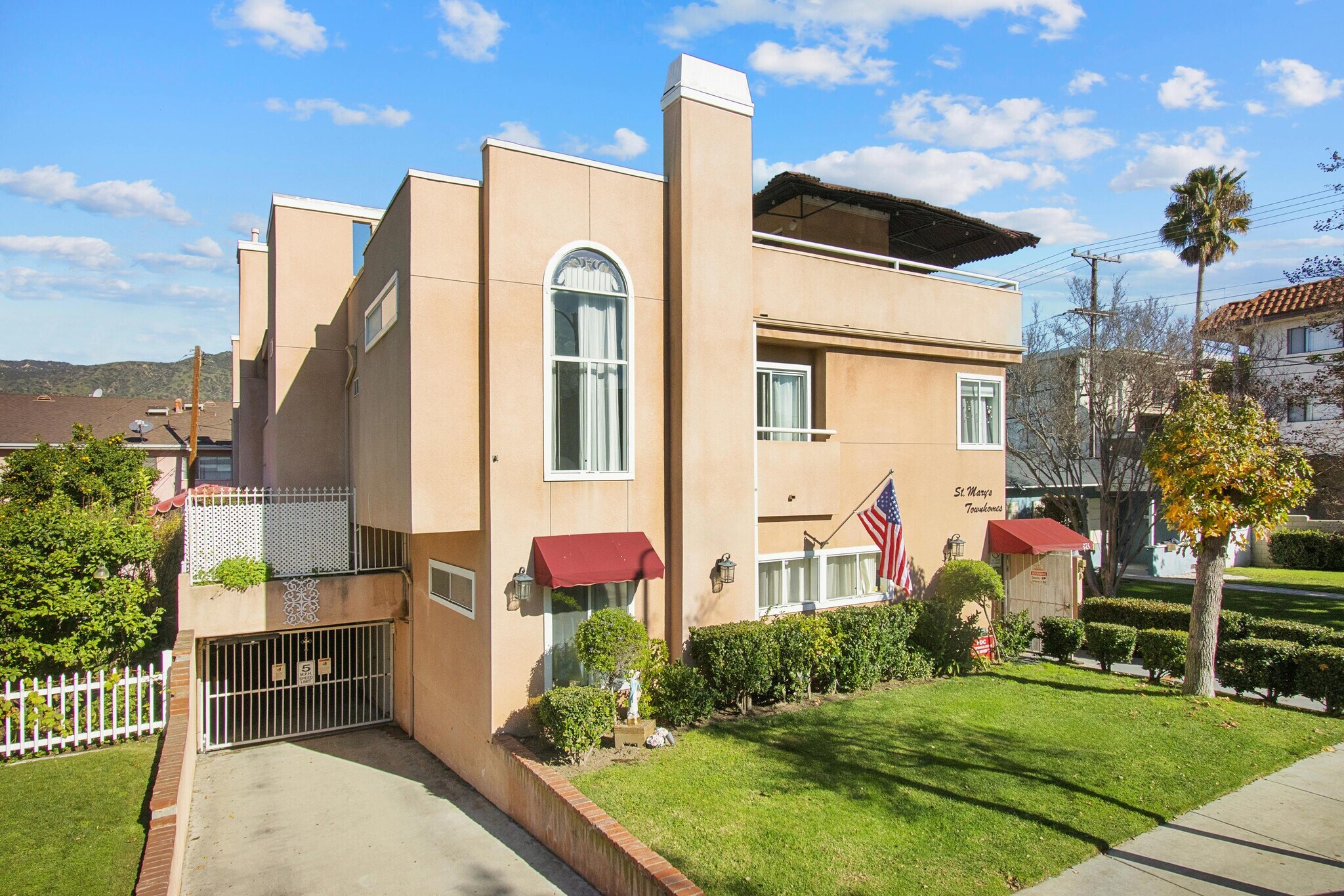 Building Photo - 321 W Dryden St