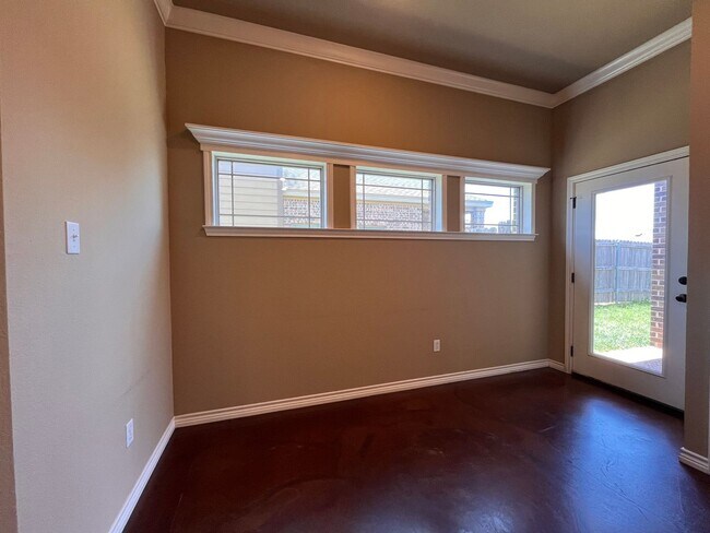 Building Photo - 3 bedroom home