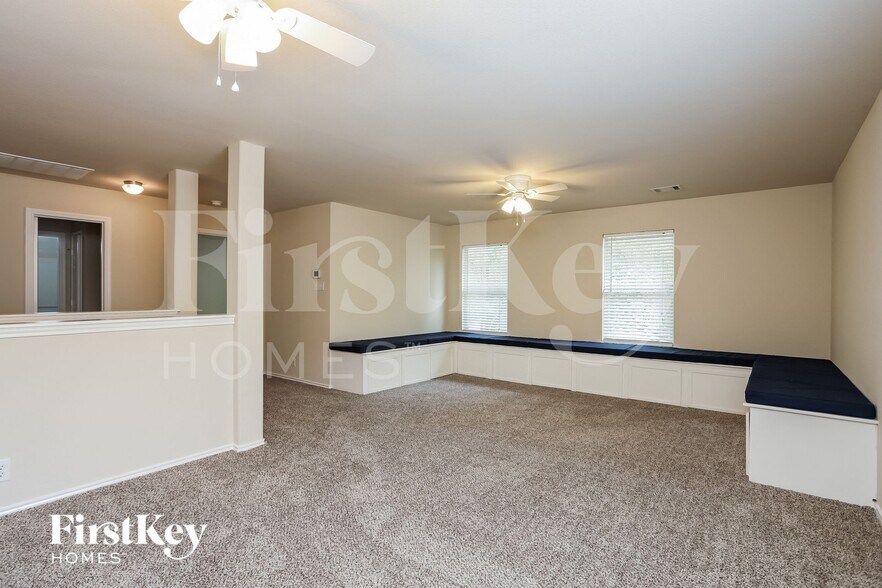 Building Photo - 101 Happy Tr