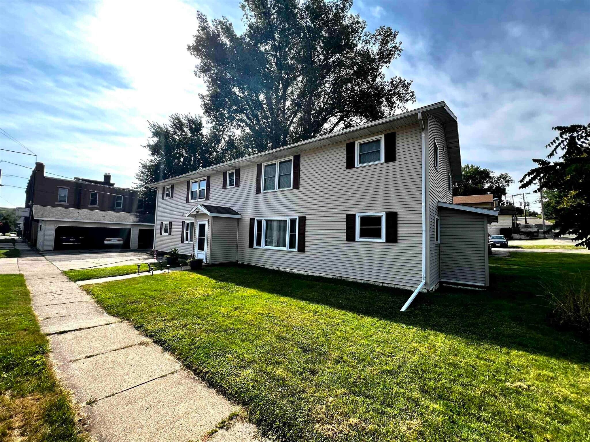 Building Photo - 219 4th Ave