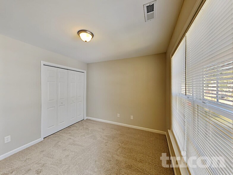 Building Photo - 2809 Erinridge Rd
