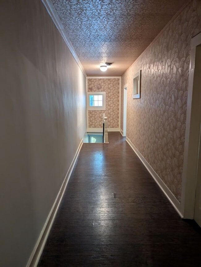 Building Photo - 409 Main St