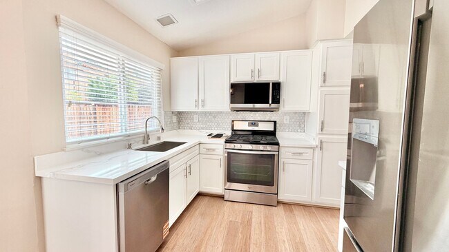 Building Photo - Recently updated Single-Story Home in the lovely community of Wildomar!