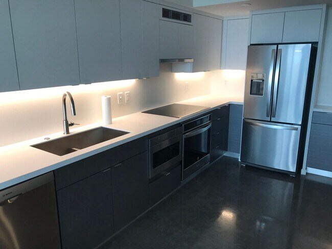 Building Photo - AVAILABLE AUGUST 2026 - Downtown Iowa City High-Rise Condo with Amazing Views